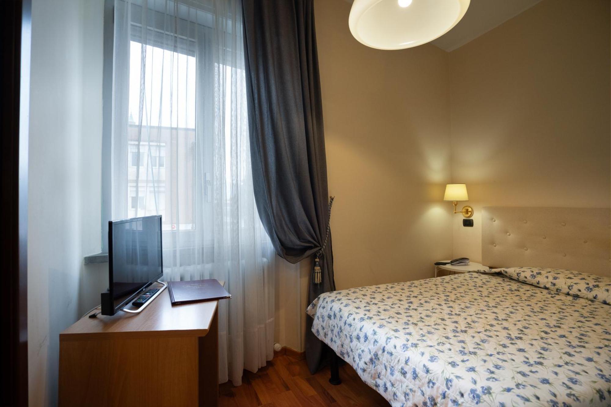 Hotel Bernardino Lucca Esterno foto
