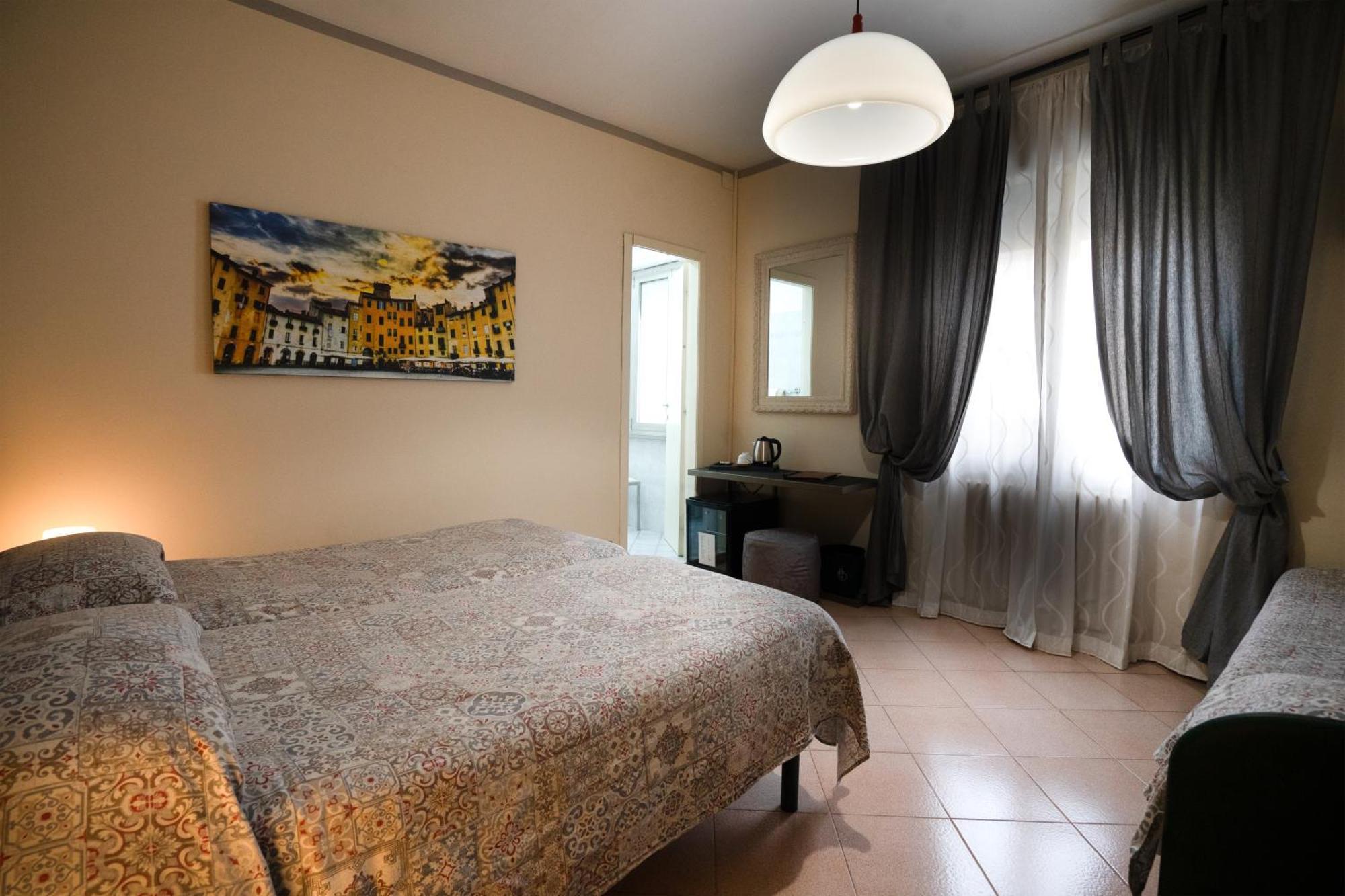 Hotel Bernardino Lucca Esterno foto