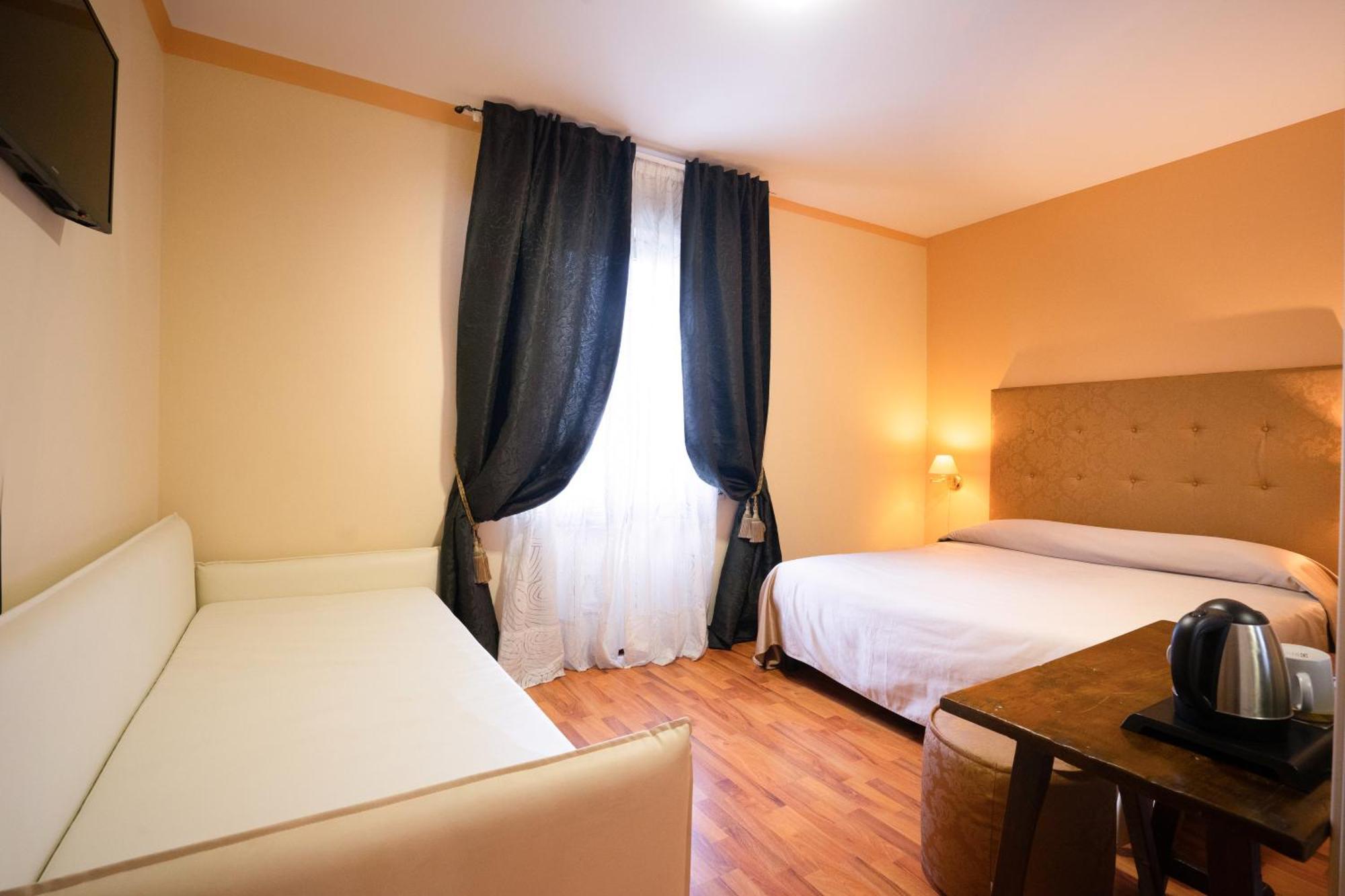Hotel Bernardino Lucca Esterno foto