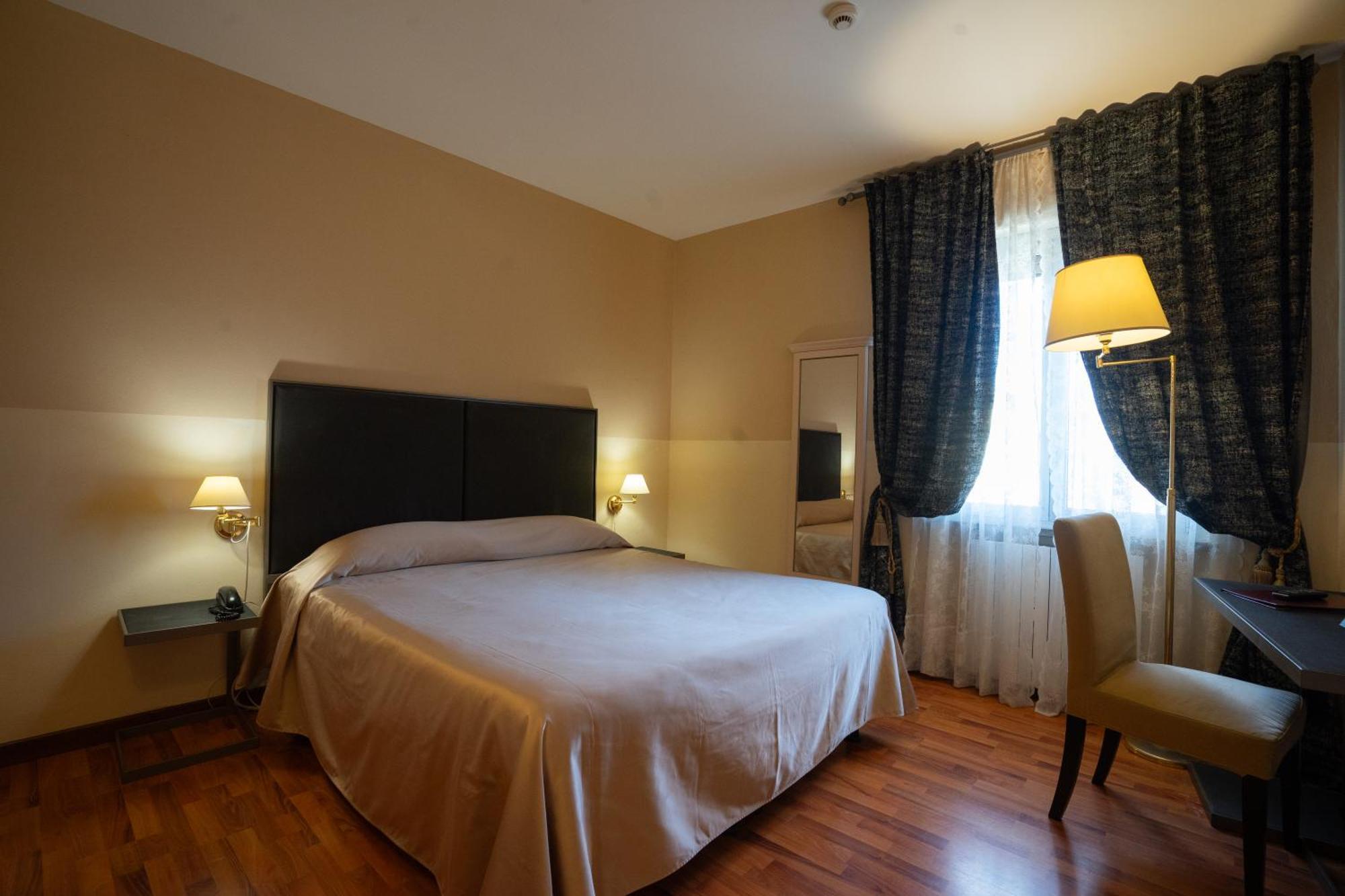 Hotel Bernardino Lucca Esterno foto