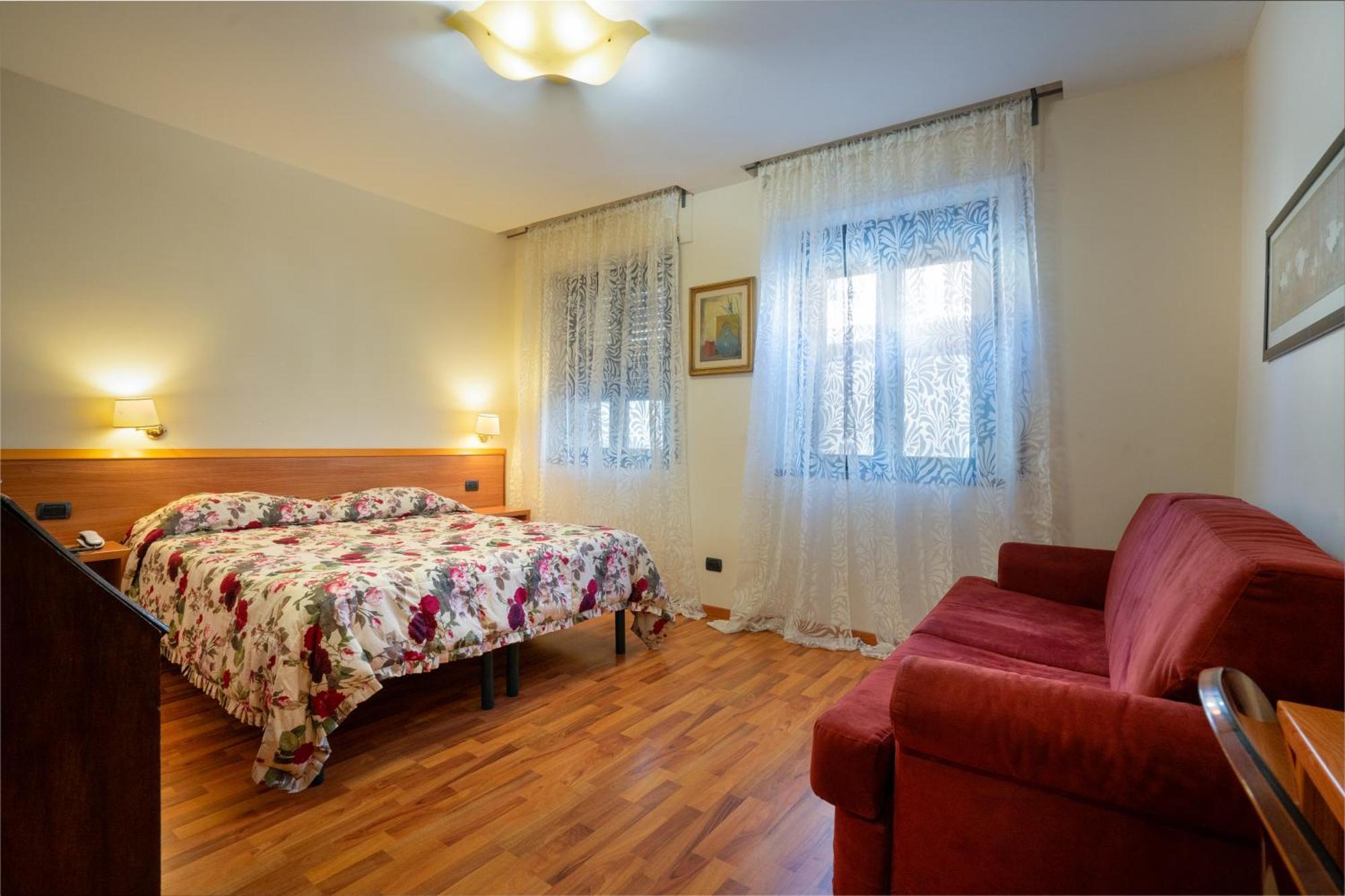 Hotel Bernardino Lucca Esterno foto