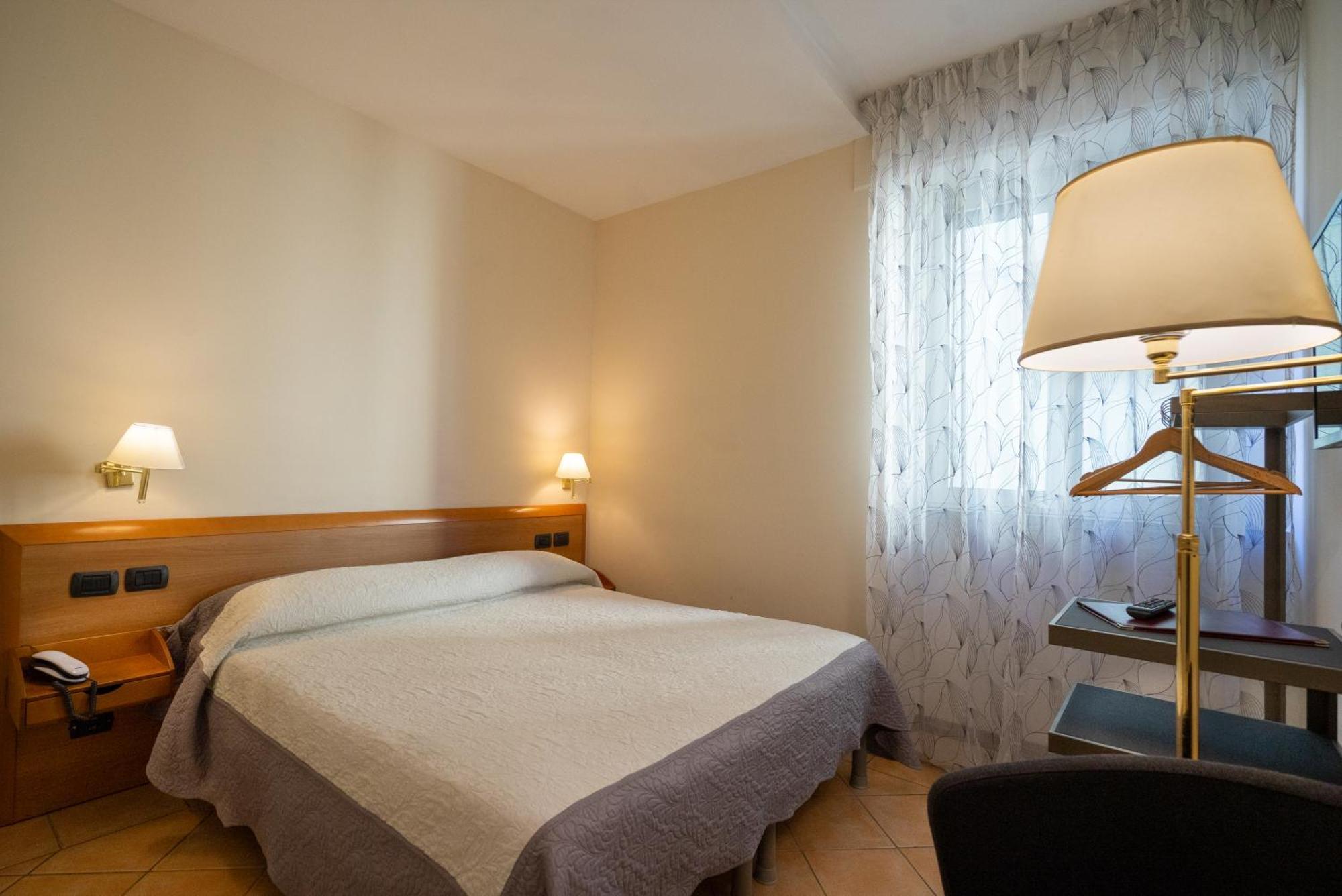 Hotel Bernardino Lucca Esterno foto