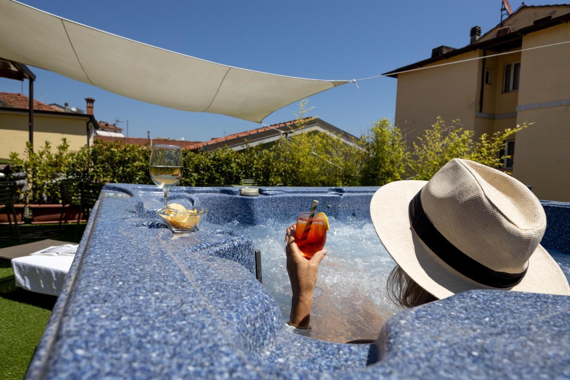 Hotel Bernardino Lucca Esterno foto