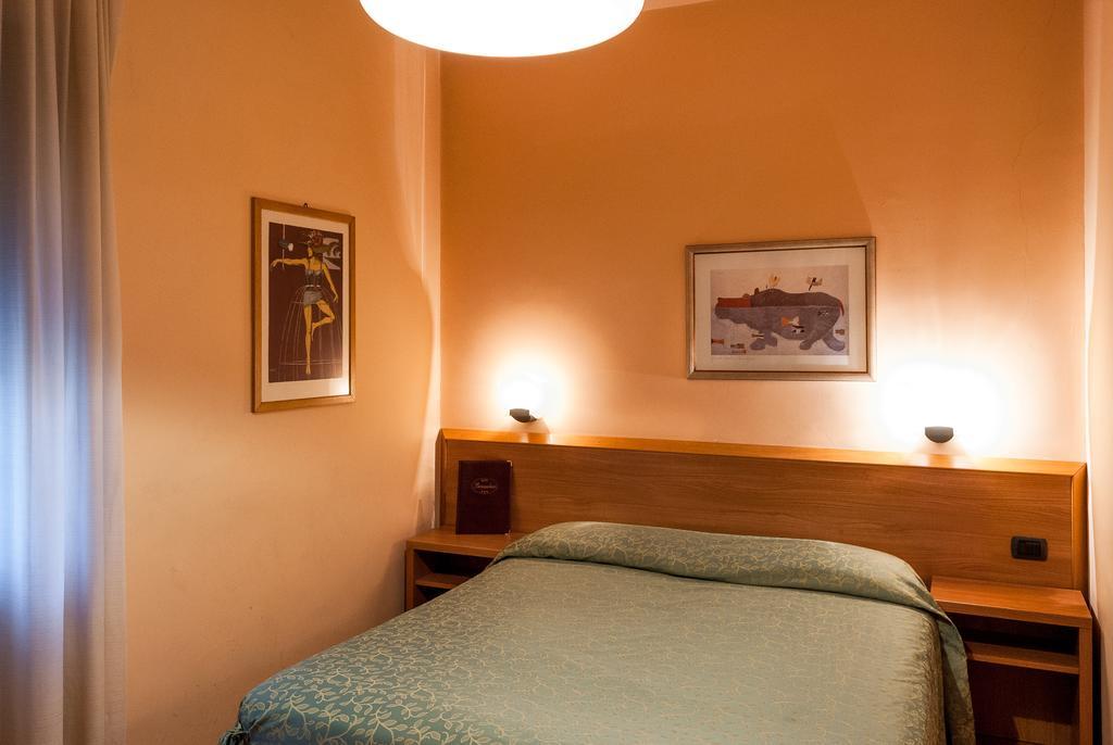 Hotel Bernardino Lucca Esterno foto